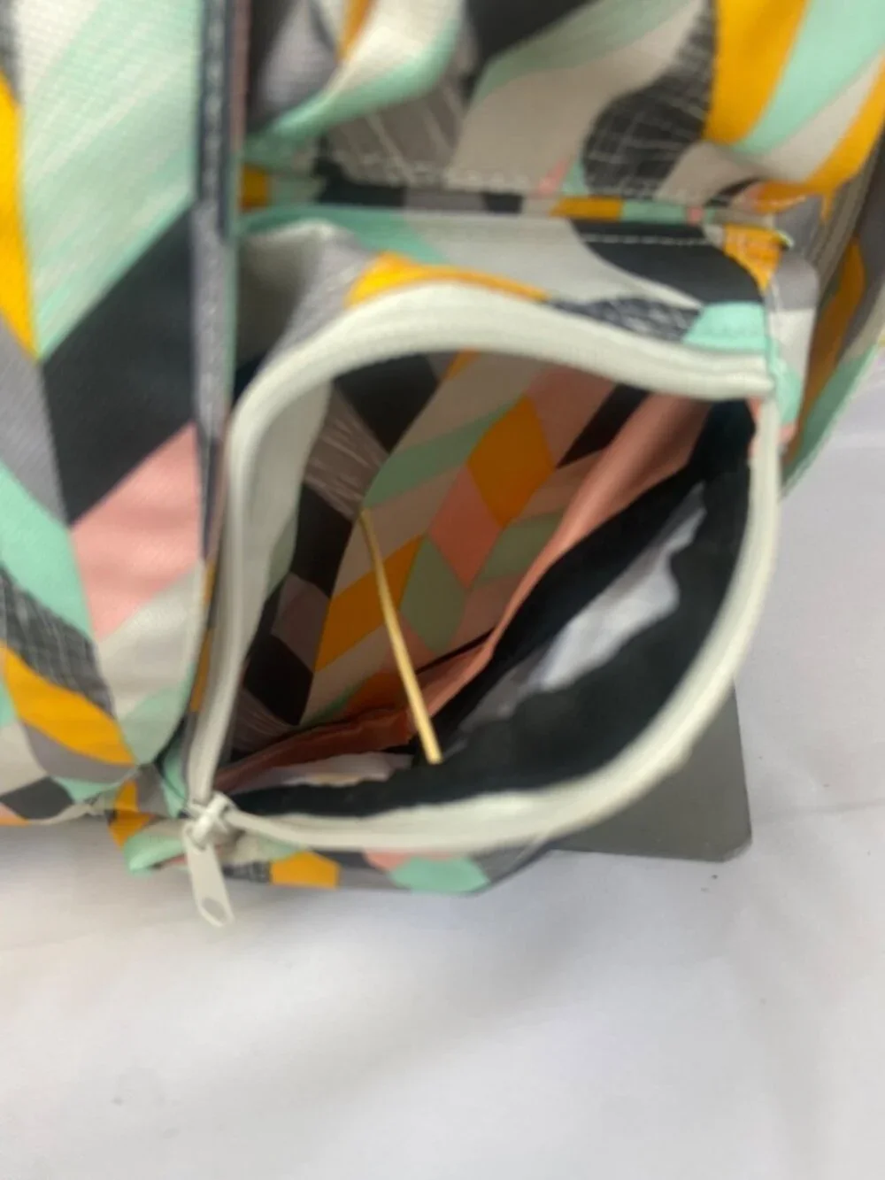 KAVU Rope Strap Sling Bag Crossbody Backpack Outdoors Geometric Chevron Print